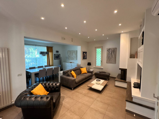 Villa single for rent in Forte dei Marmi