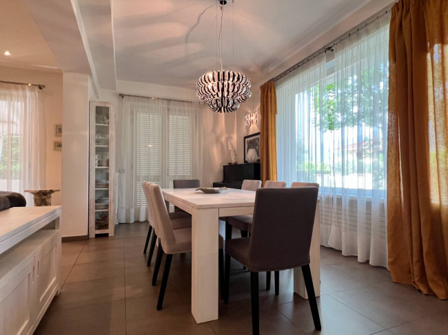 Villa single for rent in Forte dei Marmi