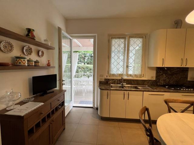 Villa single for rent in Forte dei Marmi