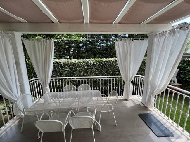 Villa single for rent in Forte dei Marmi