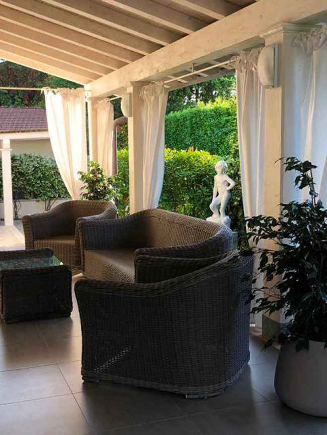 Villa single for rent in Forte dei Marmi