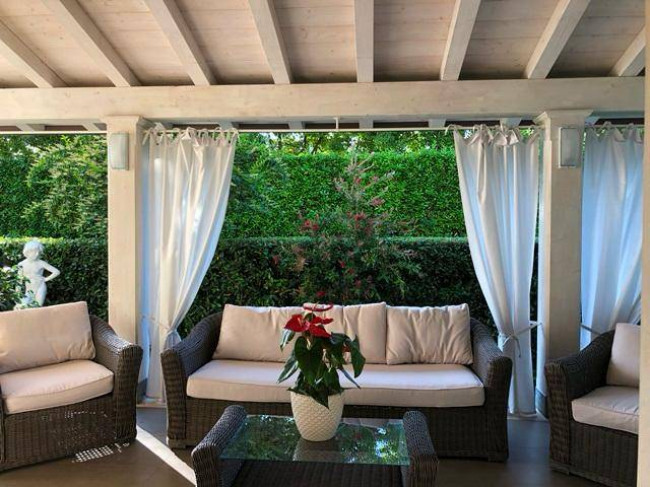 Villa single for rent in Forte dei Marmi