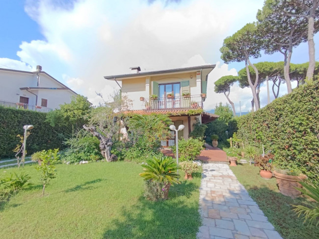 Villa in vendita a Montignoso