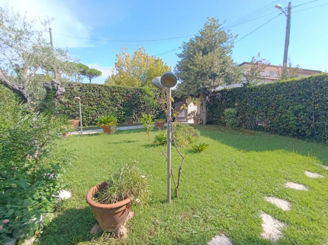 Villa in vendita a Montignoso