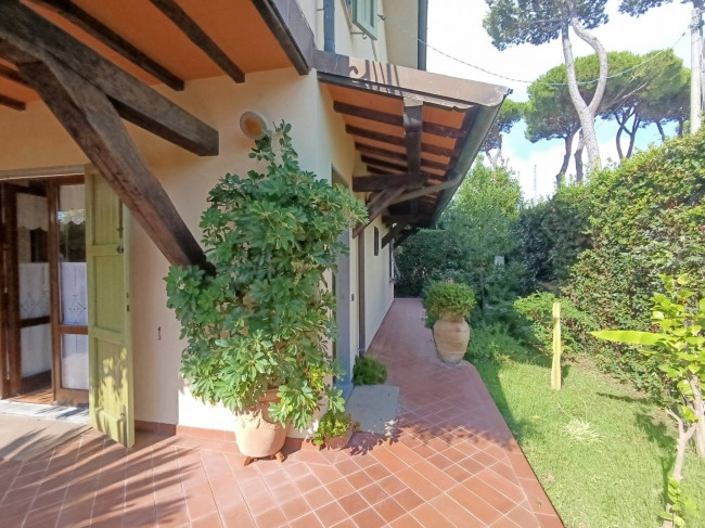 Villa in vendita a Montignoso