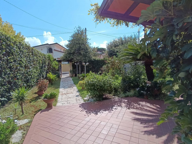 Villa in vendita a Montignoso