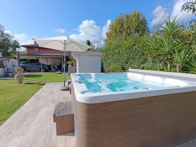 villa indipendente in vendita a Pietrasanta