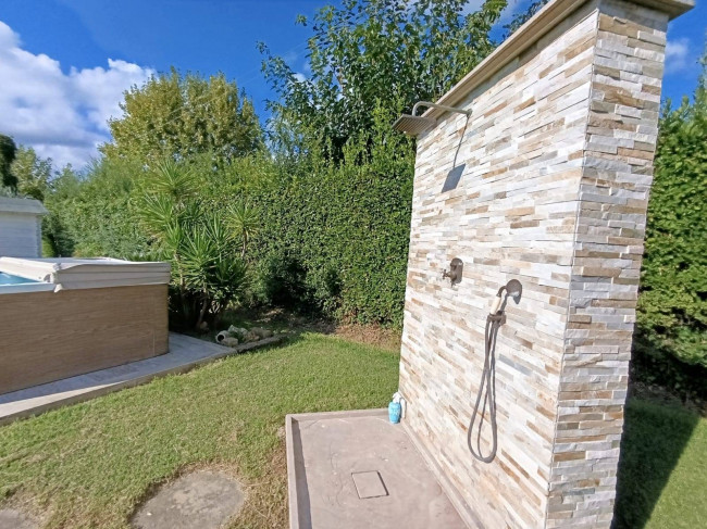 villa indipendente in vendita a Pietrasanta