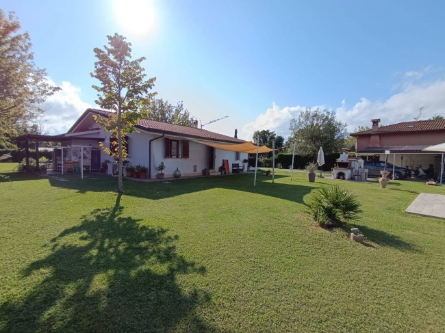 villa indipendente in vendita a Pietrasanta