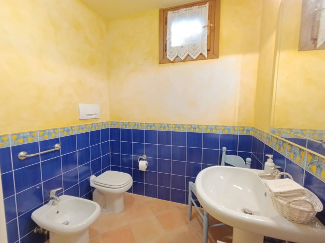 villa indipendente in vendita a Montignoso