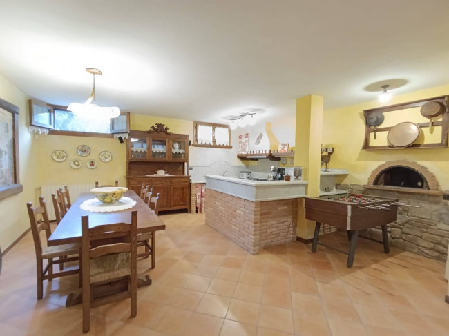 villa indipendente in vendita a Montignoso