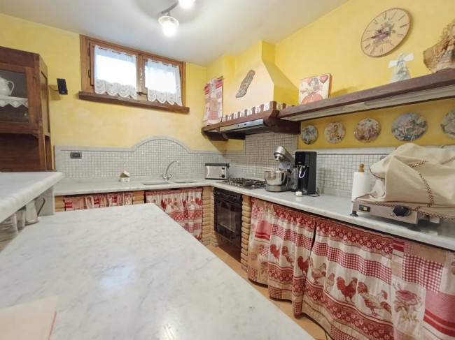 villa indipendente in vendita a Montignoso