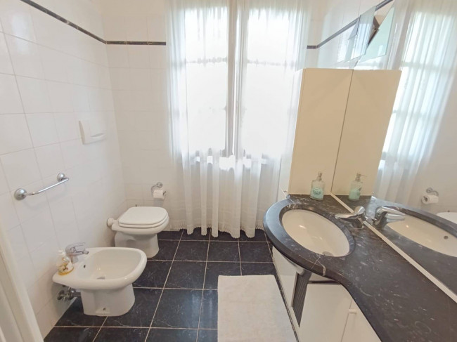 villa indipendente in vendita a Montignoso