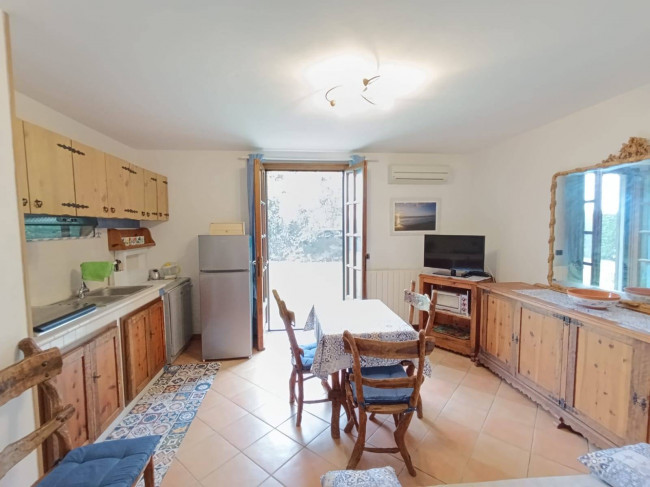 villa indipendente in vendita a Montignoso