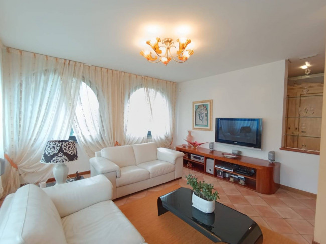 villa indipendente in vendita a Montignoso