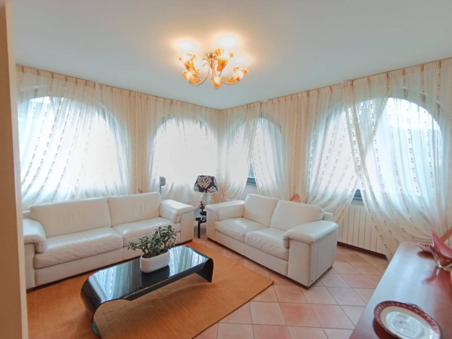 villa indipendente in vendita a Montignoso