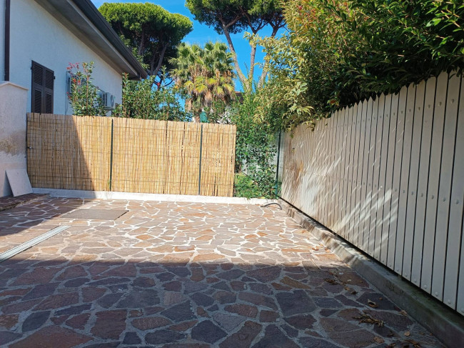 family house for sale in Forte dei Marmi