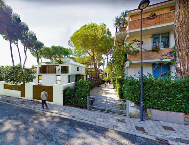 family house for sale in Camaiore
