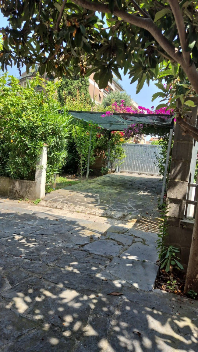 villa indipendente in vendita a Carrara