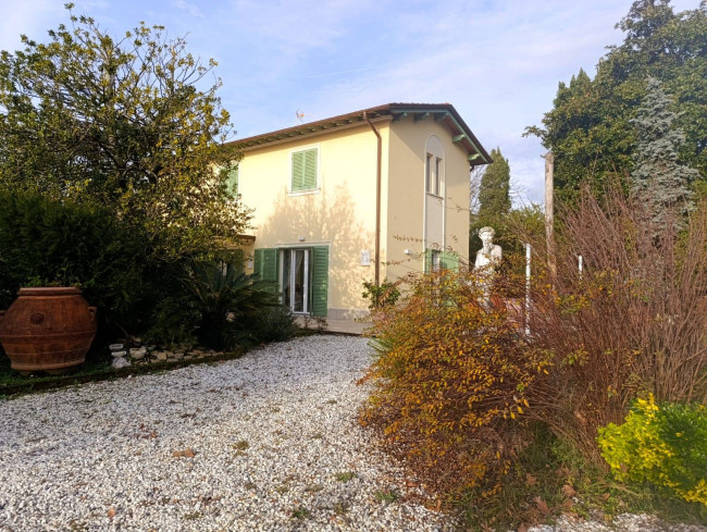 villa indipendente in affitto stagionale a Forte dei Marmi