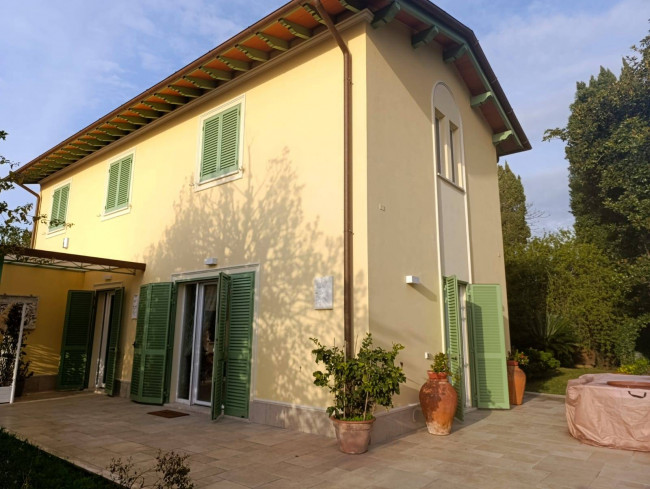 villa indipendente in affitto stagionale a Forte dei Marmi