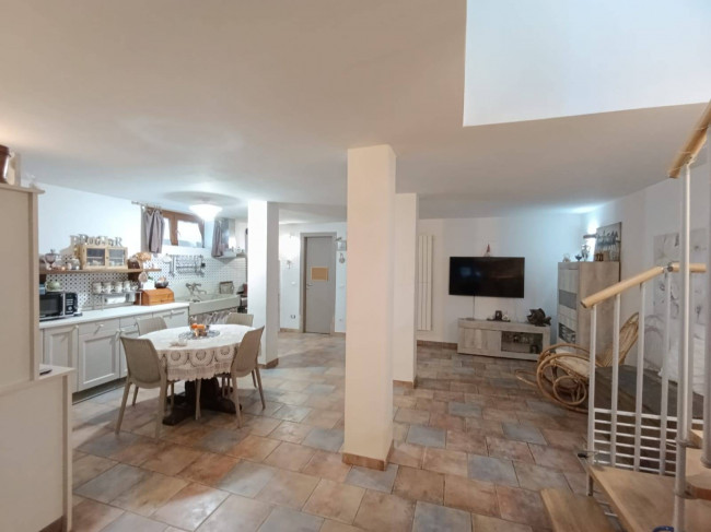 Appartamento in bifamiliare in vendita a Montignoso