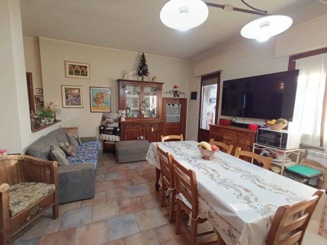 Appartamento in bifamiliare in vendita a Montignoso