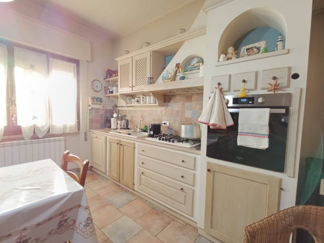 Appartamento in bifamiliare in vendita a Montignoso