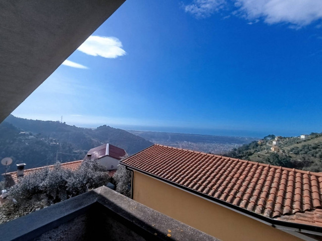 villa indipendente in vendita a Montignoso