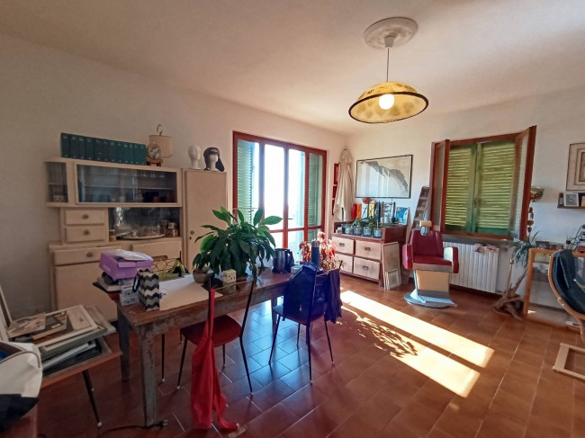 villa indipendente in vendita a Montignoso