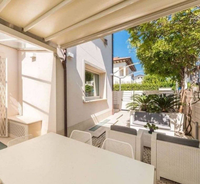 casa indipendente in vendita a Forte dei Marmi