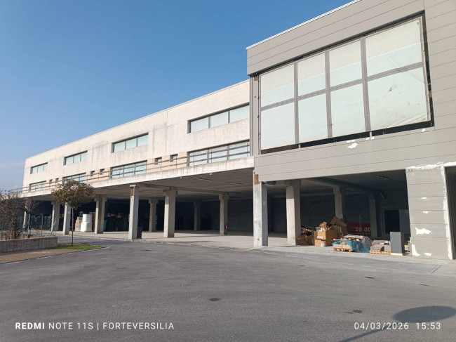 Locale commerciale in vendita a Pietrasanta
