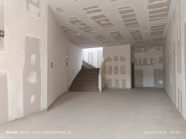 Locale commerciale in vendita a Pietrasanta