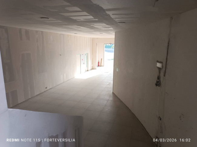 Locale commerciale in vendita a Pietrasanta