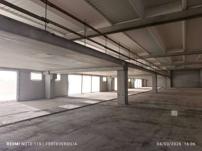 Locale commerciale in vendita a Pietrasanta