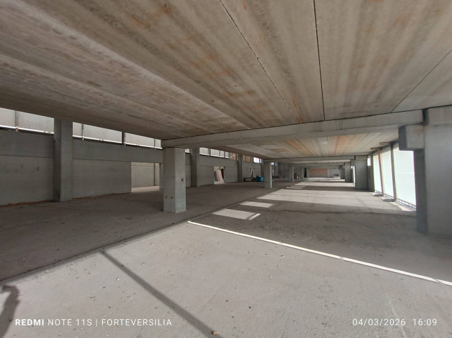 Locale commerciale in vendita a Pietrasanta