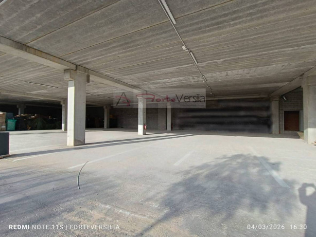 Locale commerciale in vendita a Pietrasanta