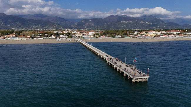 villa bifamiliare in vendita a Forte dei Marmi