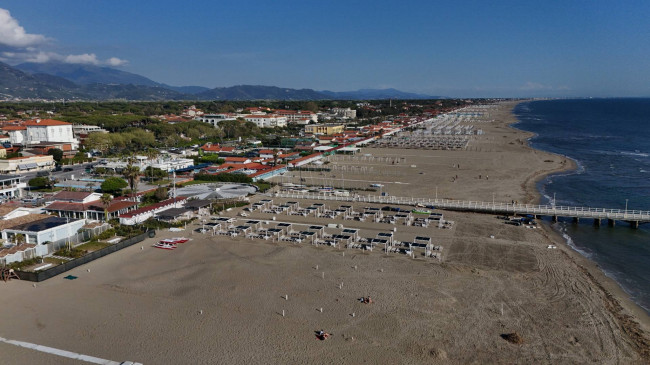 villa bifamiliare in vendita a Forte dei Marmi