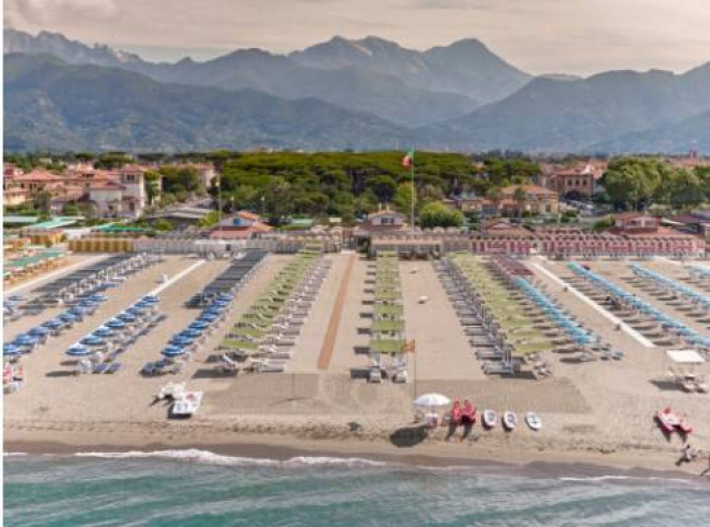 villa bifamiliare in vendita a Forte dei Marmi