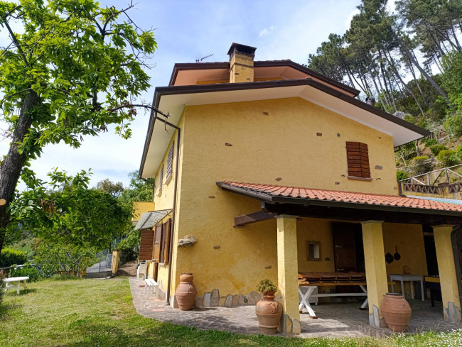 villa indipendente in vendita a Pietrasanta