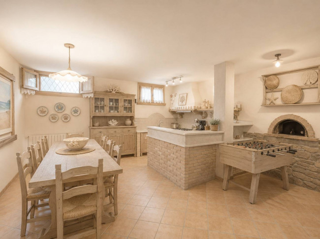 villa for sale in Montignoso