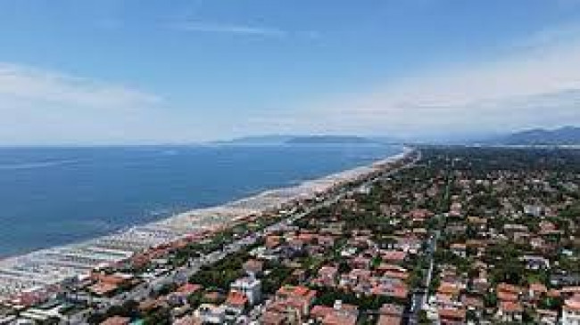 villa for sale in Pietrasanta
