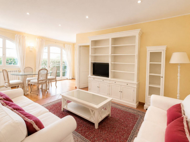 villa bifamiliare in vendita a Forte dei Marmi