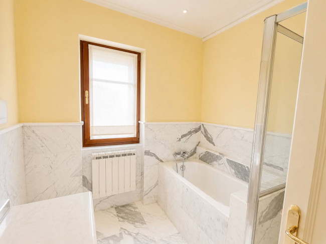 villa bifamiliare in vendita a Forte dei Marmi