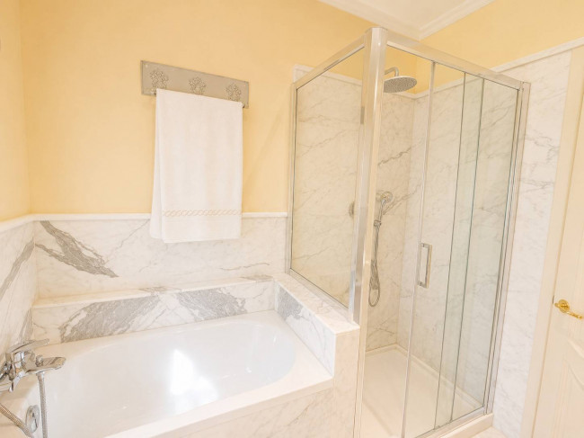 villa bifamiliare in vendita a Forte dei Marmi