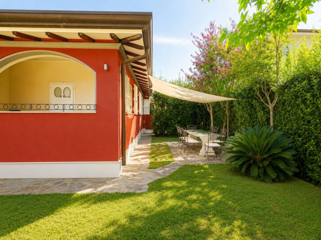 villa bifamiliare in vendita a Forte dei Marmi