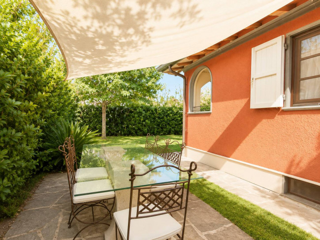 villa bifamiliare in vendita a Forte dei Marmi