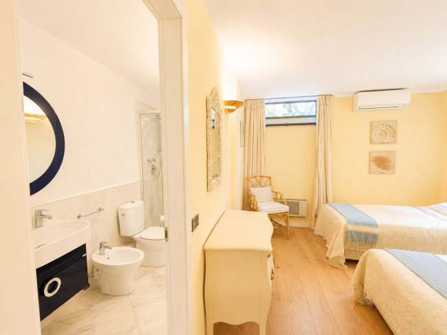 villa bifamiliare in vendita a Forte dei Marmi