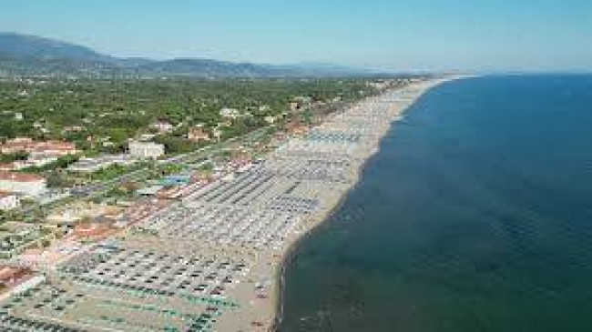 villa bifamiliare in vendita a Forte dei Marmi